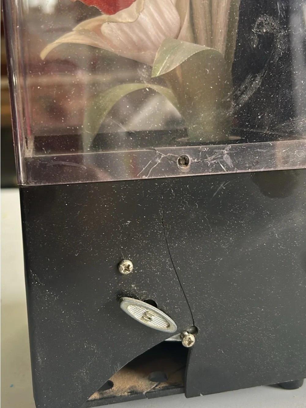 2 Fiber optic lamps with flowers and leaves inside a box. Both in bad shape